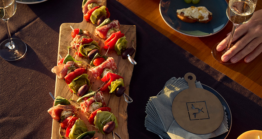 La-Gatta-Navigation-Dining