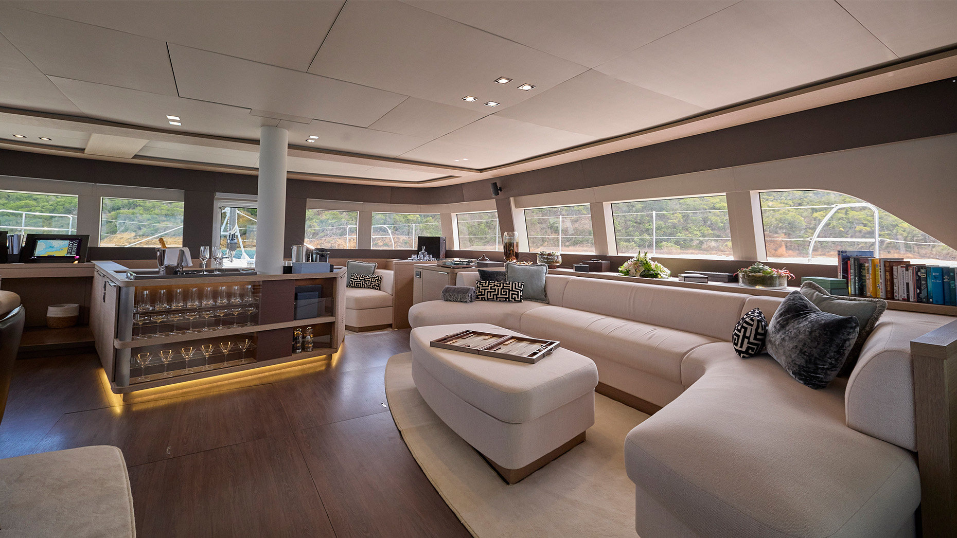 La-Gatta-Onboard-Salon-1